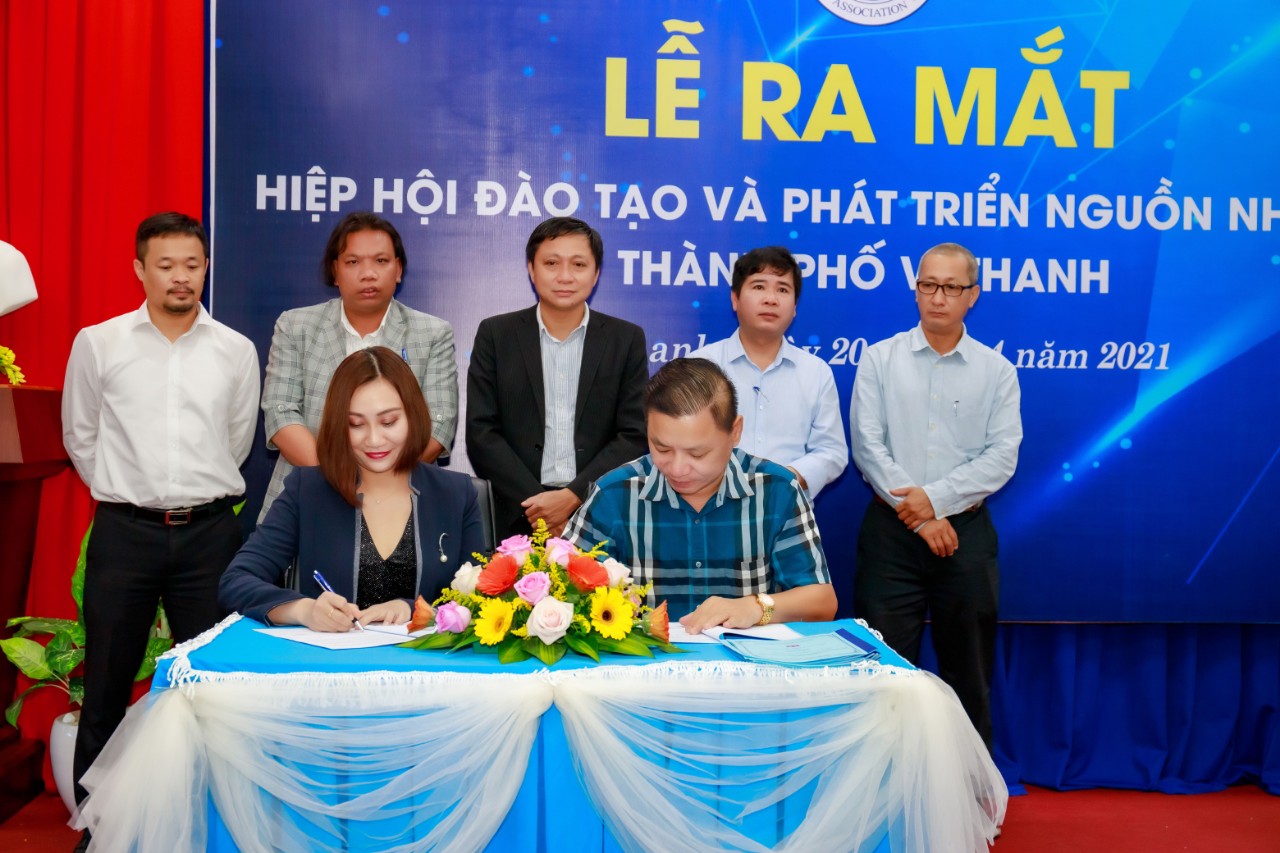 Journey to affirm Vietnamese enterprises